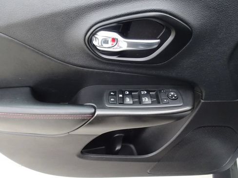 Used 2021 Jeep Cherokee Trailhawk w/ Sun, Sound & Nav Group AWD/4WD image 8