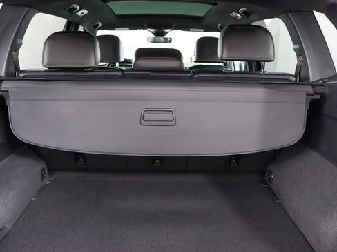 Used 2022 Volkswagen Tiguan SEL R-Line image 31