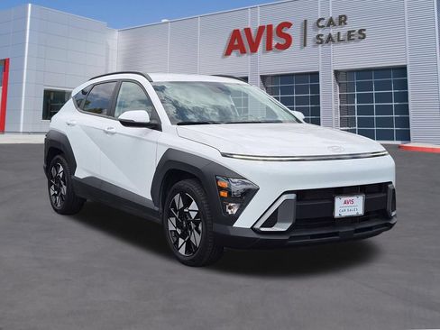 Used 2025 Hyundai Kona SEL FWD image 3