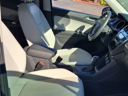 Certified 2020 Volkswagen Tiguan SE image 6