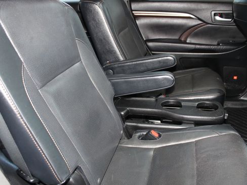 Used 2016 Toyota Highlander Limited Platinum image 16