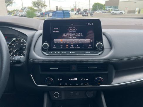 Used 2023 Nissan Rogue SV AWD/4WD image 19