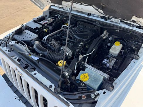 Used 2016 Jeep Wrangler Unlimited Sahara w/ Max Tow Package AWD/4WD image 23