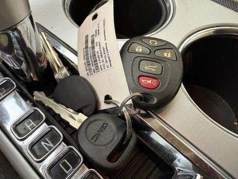 Used 2011 GMC Acadia SLT image 31