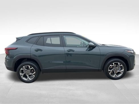 Used 2025 Chevrolet Trax LT image 8