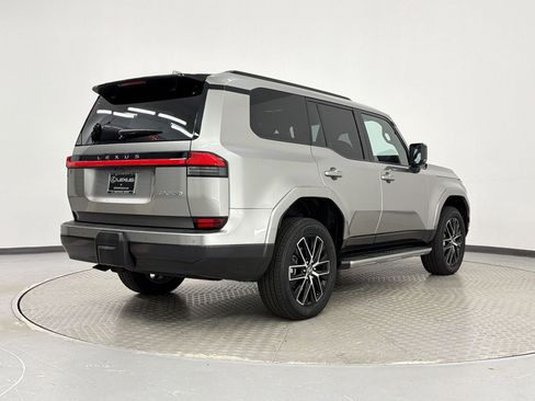 Used 2025 Lexus GX 550 w/ Accessory Package (2T) AWD/4WD image 9