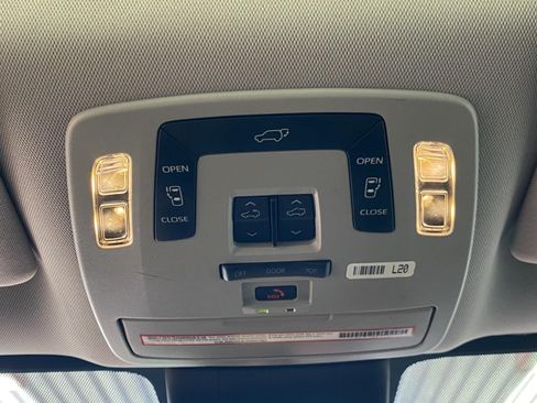 Used 2022 Toyota Sienna XLE AWD/4WD image 26