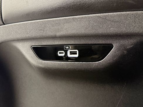 Used 2023 Chrysler Pacifica Limited FWD image 31