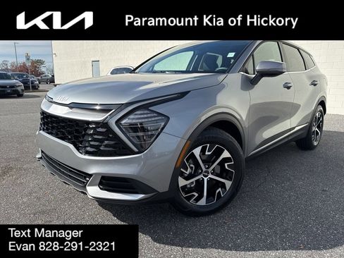 Used 2024 Kia Sportage EX image 3