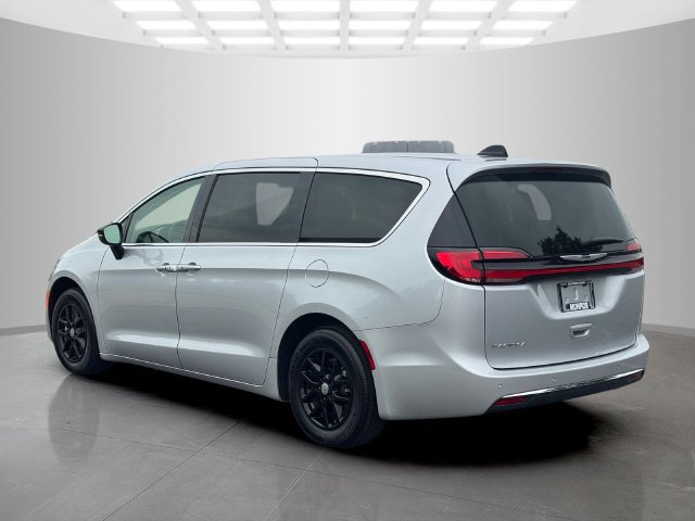 Certified 2024 Chrysler Pacifica Touring-L FWD image 5