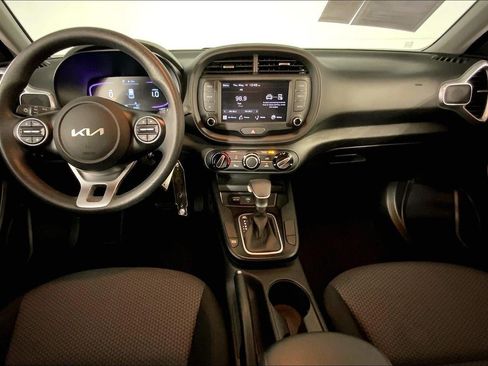 Certified 2025 Kia Soul LX w/ LX Technology Package FWD image 15