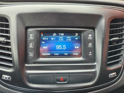 Used 2015 Chrysler 200 S FWD image 18