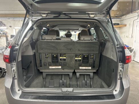 Used 2018 Toyota Sienna XLE Premium image 27