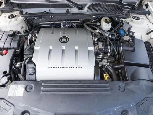 Used 2007 Cadillac DTS Luxury I w/ Trunk Convenience Package FWD image 19