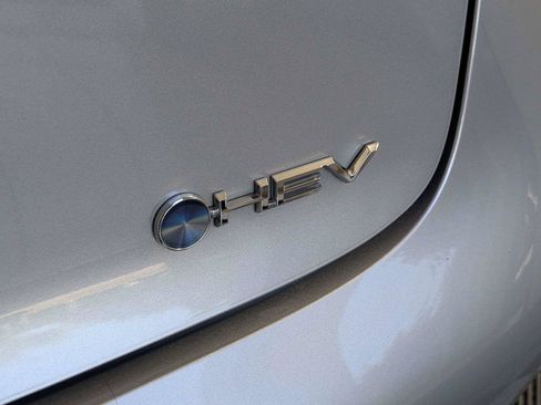 Used 2025 Toyota Prius LE FWD image 8
