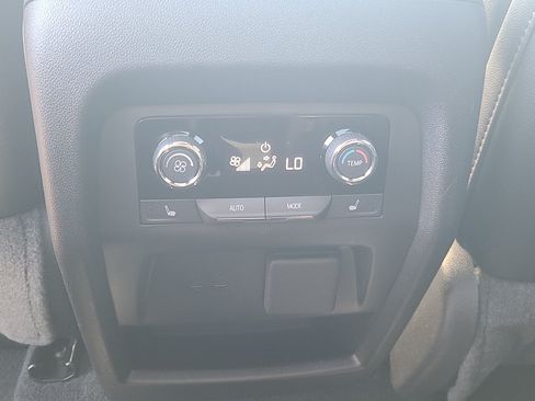 Used 2026 Chevrolet Traverse RS AWD/4WD image 40