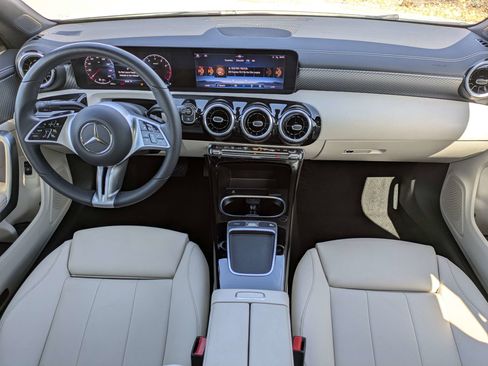 Used 2025 Mercedes-Benz CLA 250 image 16