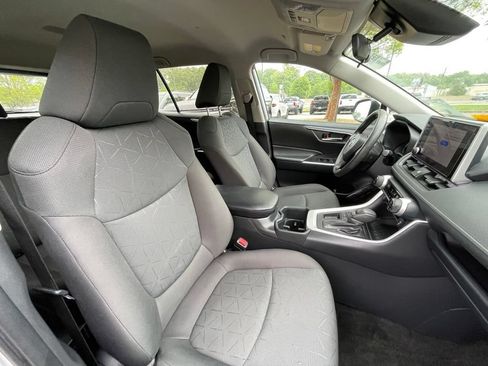 Used 2024 Toyota RAV4 XLE FWD image 31