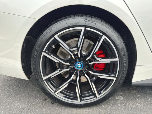 Used 2023 BMW i4 eDrive40 w/ M Sport Package image 31