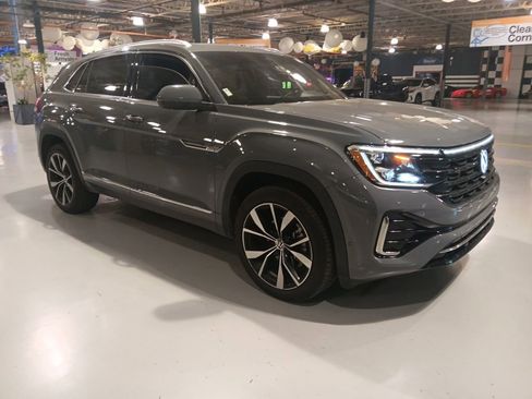 Used 2024 Volkswagen Atlas Cross Sport SEL Premium R-Line AWD/4WD image 4