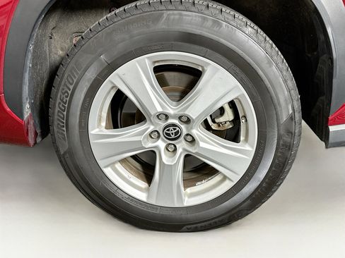 Used 2023 Toyota Highlander LE image 11