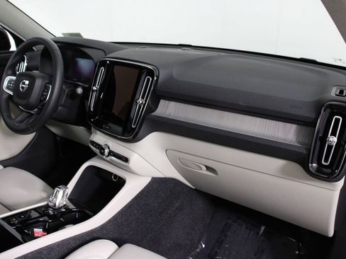 Certified 2026 Volvo XC40 B5 Plus w/ Protection Package Premier image 22