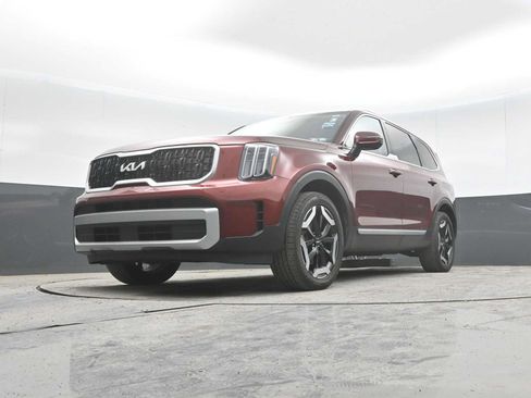 Used 2023 Kia Telluride EX w/ EX Captain's Chair Package FWD image 42