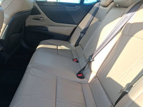 Used 2019 Lexus ES 350 Ultra Luxury w/ Accessory Package 2 FWD image 25