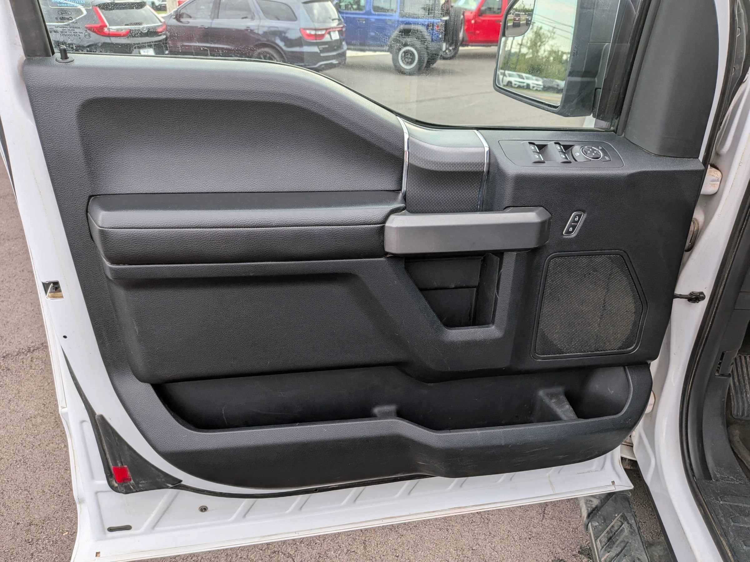 Used 2015 Ford F150 XLT w/ Equipment Group 301A Mid AWD/4WD image 19