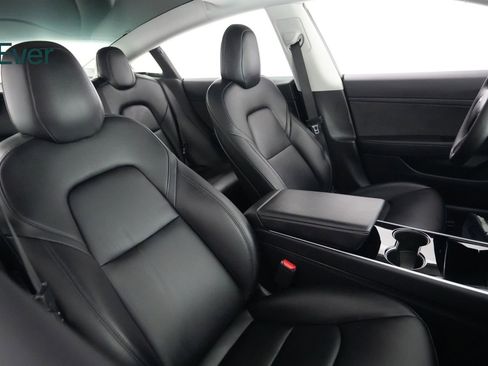 Used 2020 Tesla Model 3 Standard Range image 4
