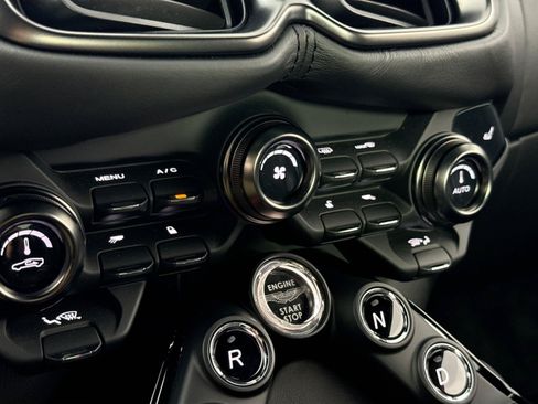 Used 2020 Aston Martin V8 Vantage Coupe RWD image 17