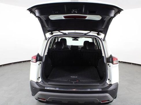 Certified 2021 Nissan Rogue SV w/ Premium Package FWD image 17