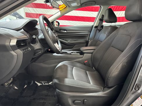 Used 2024 Nissan Altima 2.5 SV FWD image 9