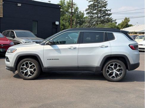 Used 2024 Jeep Compass Limited AWD/4WD image 2