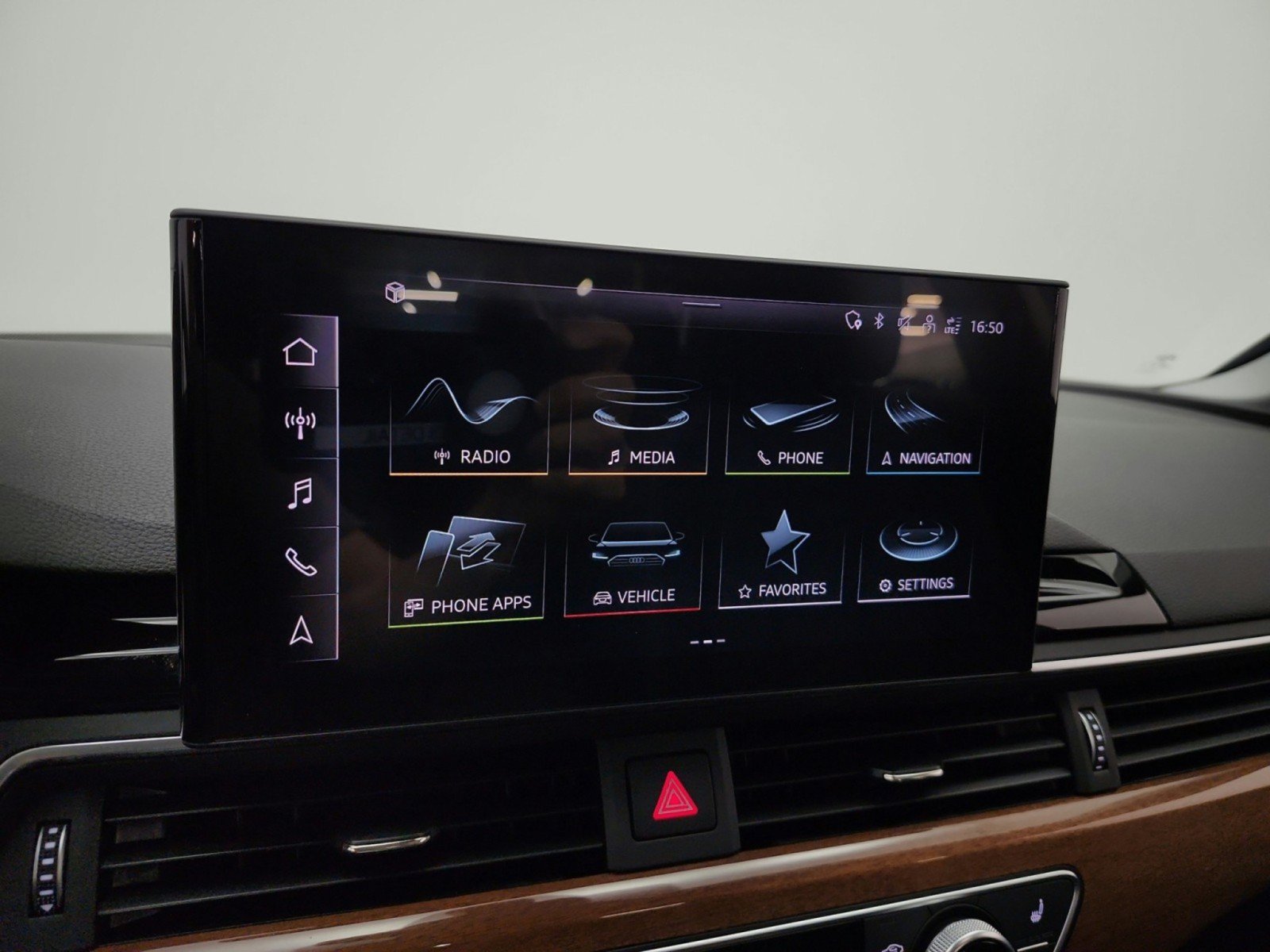 Used 2023 Audi A4 2.0T Premium w/ Convenience Package AWD/4WD image 9