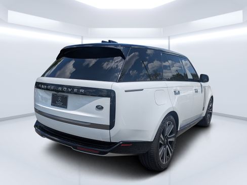 Used 2023 Land Rover Range Rover SE AWD/4WD image 3
