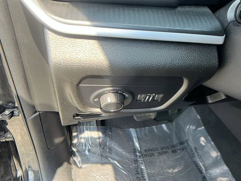 Used 2024 Jeep Grand Cherokee L Laredo image 28