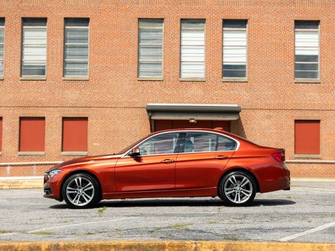 Used 2018 BMW 330i xDrive Sedan AWD/4WD image 11