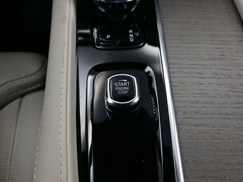 Used 2025 Volvo XC90 B6 Ultra w/ Protection Package image 24