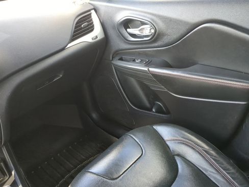 Used 2016 Jeep Cherokee Trailhawk w/ Comfort/Convenience Group image 46