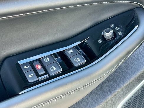 Used 2025 Jeep Grand Cherokee Overland AWD/4WD image 19