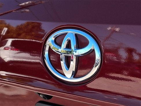 Used 2020 Toyota Highlander XLE image 30