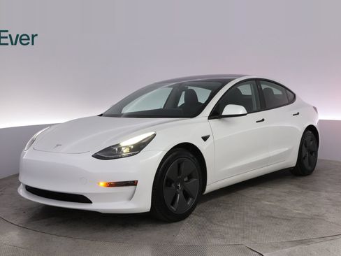 Used 2023 Tesla Model 3 Standard Range RWD image 2