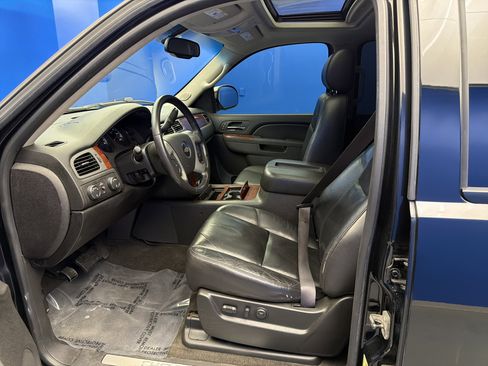 Used 2011 Chevrolet Avalanche LTZ AWD/4WD image 13