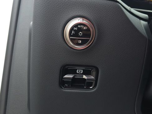 Certified 2025 Mercedes-Benz GLC 300 image 13