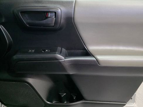 Used 2022 Toyota Tacoma SR AWD/4WD image 13