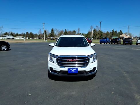 Used 2024 GMC Terrain SLT image 9