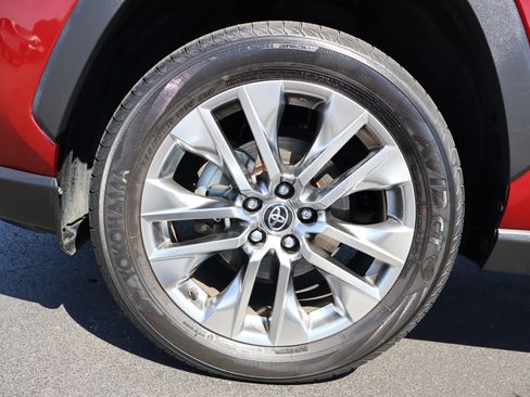 Used 2020 Toyota RAV4 Limited image 9