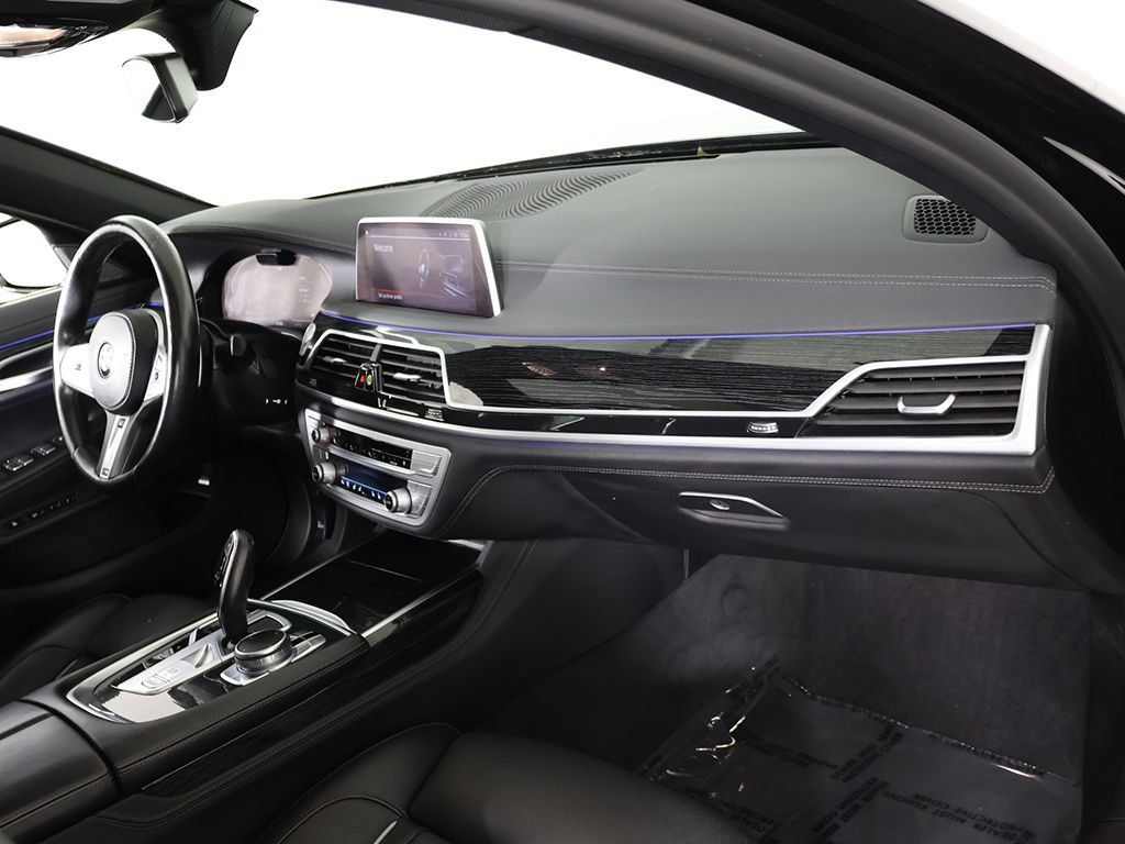 Used 2021 BMW 750i xDrive w/ M Sport Package AWD/4WD image 34