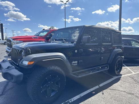 Used 2019 Jeep Wrangler Unlimited Sport image 3